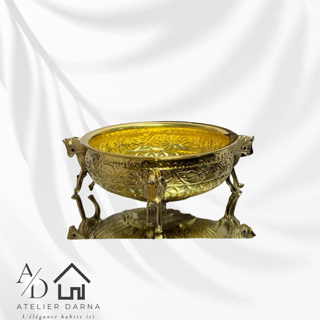 Saladier Décoratif Doré sur Pieds Sculptés – Motif Oriental & Chevaux | Atelier Darna
