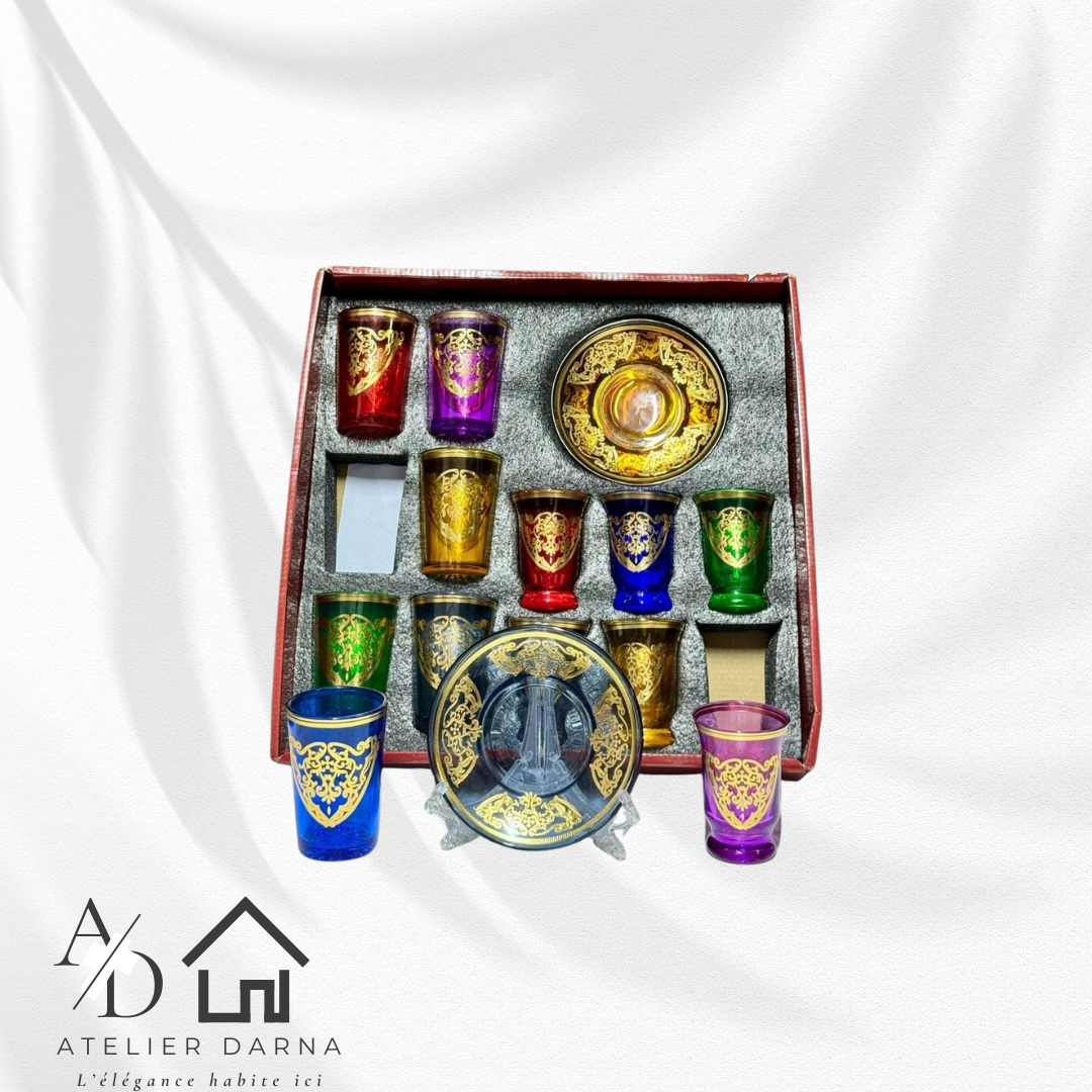 Coffret de Verres à Thé Multicolores – Finition Dorée Traditionnelle | Atelier Darna