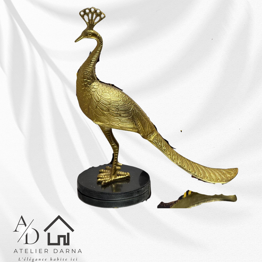 Statue Paon Doré sur Socle – Sculpture Décorative en Métal | Atelier Darna